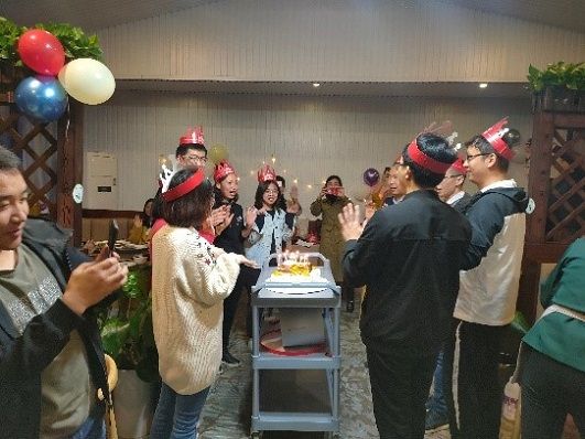 “與國(guó)同慶,逐夢(mèng)朝陽(yáng)” ——生物技術(shù)研究院?jiǎn)T工生日會(huì)